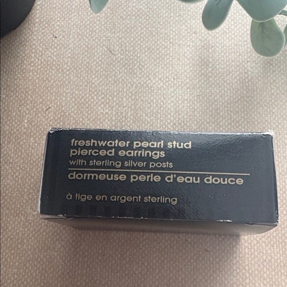 πFREE GIFT π Vintage 1995 Avon Freshwater Pearl Stud Earrings 256 - Picture 10 of 11